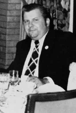 gacy john wayne killer bodies six found under been suspected serial murderpedia chicago mass seated table murderer seen male